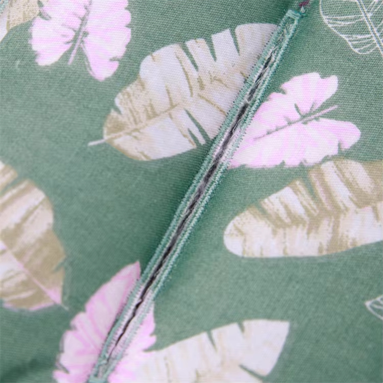 绿底羽毛 (1).jpg